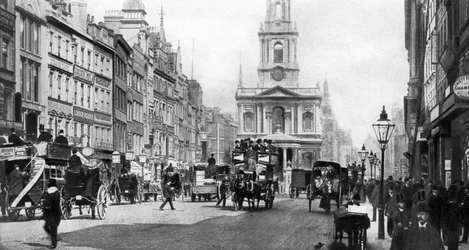 El Strand como era en los días de los carruajes Hansom y los sombreros altos, Londres, 1935