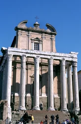 El Templo de Antonino y Faustina, Roma, 141 d.C.