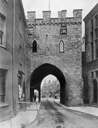 La puerta de la ciudad, Chepstow, Monmouthshire, Gales, 1924-1926