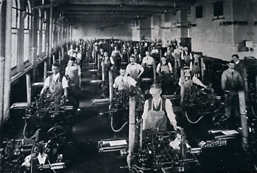 La Oficina de Impresión del Gobierno de EE.UU. también opera 126 máquinas de fundición, 1916