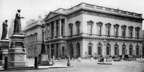 El Club de Servicio Unido, Waterloo Place, Londres, 1926-1927