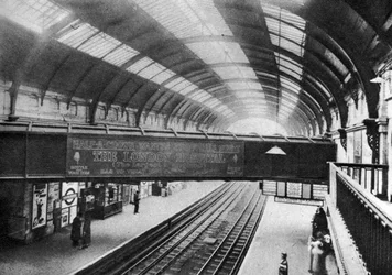 El curso del acueducto de Westbourne sobre la estación de Sloane Square, Londres, 1926-1927