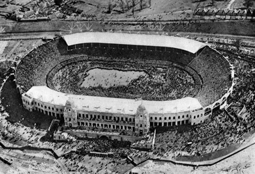 La primera final de la Copa en el estadio de Wembley, Londres, 1923