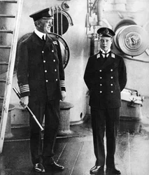 El futuro rey Eduardo VIII como guardiamarina en el HMS Hindustan