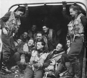 Los hombres y el avión, c. 1940-1943