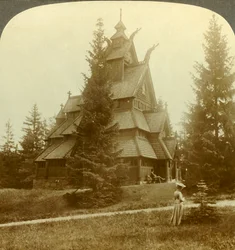La antigua Iglesia de Gol, un pintoresco edificio del siglo XII en Osoarshal, Noruega, c1905