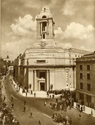La inauguración del Monumento masónico de la paz, Great Queen Street, Londres, 19 de julio de 1933, 1935