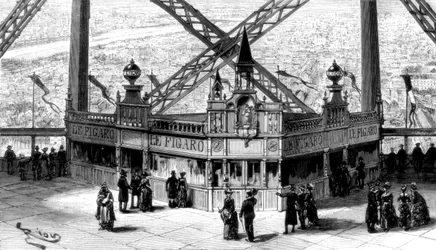 El pabellón del Figaro, en el segundo piso de la Torre Eiffel, París