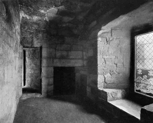 El supuesto lugar de nacimiento de Eduardo II, la gran Torre del Águila del Castillo de Caernarvon, 1924-1926