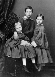 Los tres hijos mayores del Gran Duque Konstantin Nikolayevich de Rusia, c. 1860-c. 1861
