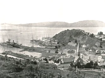 La ciudad y el puerto, Port Chalmers, Nueva Zelanda, 1895
