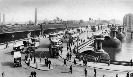 Los dos puentes en Blackfriars, Londres, 1926-1927