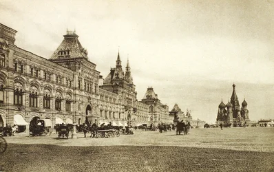 Las filas comerciales superiores en la Plaza Roja, Moscú, Rusia, 1910s