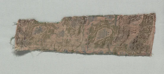 Tres fragmentos de seda gótica italiana, 1350-1399