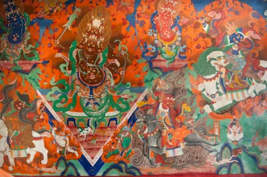 Budismo tibetano; antigua pintura mural en la sala de asambleas; demonio luchando con arcos y flechas; Monasterio Trakthok Gompa; Sakti cerca de Leh; distrito de Ladakh; Jammu y Cachemira; India; Asia del Sur; Asia