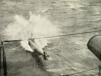 Torpedo entrando en el agua, 1919