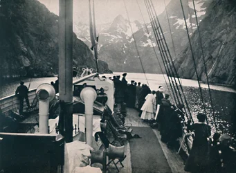 Barco turístico en el fiordo de Trold, 1914