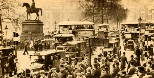 Tráfico en Trafalgar Square, Londres, 1933