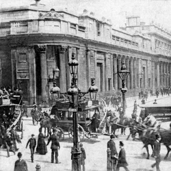 Tráfico pasando el Banco de Inglaterra, Londres, finales del siglo XIX