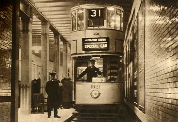 Tranvía en el Subterráneo de Kingsway, Londres, 1931, 1933
