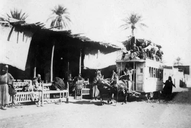 Tranvía, carretera de Kazimain, Bagdad, Irak