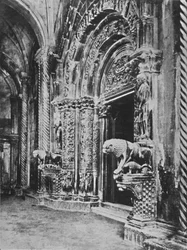 Trau - Vestíbulo de la Catedral