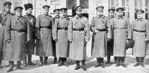 Zar Nicolás II de Rusia y sus generales y personal, 1917