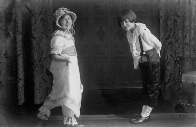 Dos niños, siglo XX