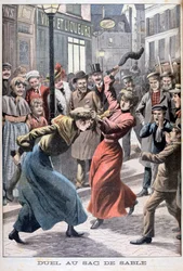 Dos mujeres peleando con sacos de arena
