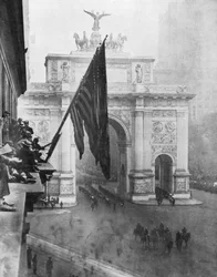 El 1er Ejército de EE.UU. pasando por el Arco de la Victoria, Madison Square, Nueva York, EE.UU., 10 de septiembre de 1919