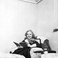 Una Merkel, actriz de cine estadounidense, 1934-1935