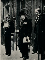 Indiferentes a la advertencia de ataque aéreo, 1940s, 1945