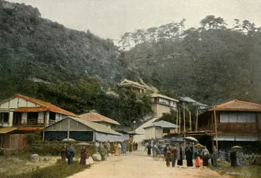 Une Rue A Nunobiki, Pres De Kobe, Un camino en Nunobiki, cerca de Kobe, 1900