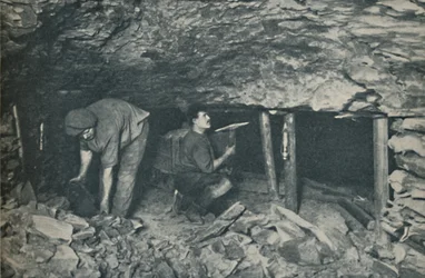 Héroes inconscientes que trabajan en la cara del peligro, c. 1935