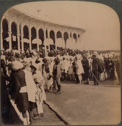 Veteranos del motín de 1857 entrando en el Anfiteatro en el Durbar, Delhi, India, 1903