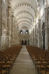 Nave de la basílica de Vezelay, Vezelay, Francia