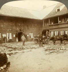 Hotel Victoria, adornado con astas de reno, en Kongsberg, en la escarpada Noruega, c1905