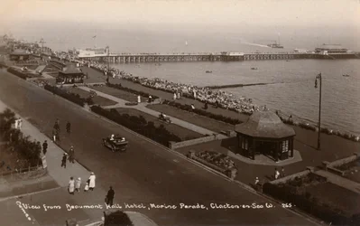 Vista desde el Hotel Beaumont Hall, Marine Parade, Clacton-on-Sea, c1925