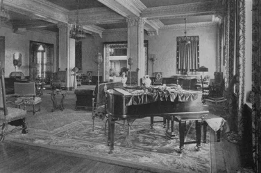 Vista del salón, Gaylord Apartments, Los Ángeles, California