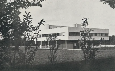 Villa en Poissy, construida en hormigón armado, 1933