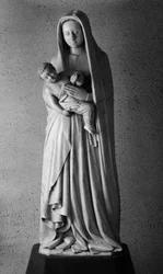 Virgen y Niño Escultura atribuida a Juan de Cambrai (finales del siglo XIV). 1408. Iglesia de los Celestinos, Marcoussis (Essonne)