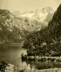 Vorderer Gosausee y las montañas Dachstein, Alta Austria, c. 1935