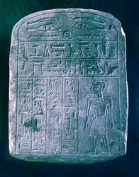 Estela votiva dedicada por su hermano a un hombre de Ermant, cerca de Tebas, Antiguo Egipto