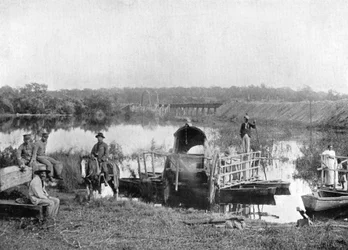 Esperando en el ferry, Paraguay, 1911