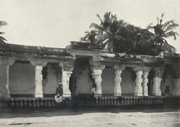 Sala de un templo hindú, Ceilán, 1926