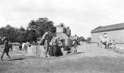 Pozo de agua, Mathura, India, 1916-1917