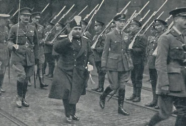 Dando la bienvenida a otro distinguido visitante extranjero, 1919, 1937