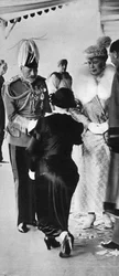 Alcaldes y alcaldesas del oeste de Londres presentados al rey, Kensington, 1935, 1936
