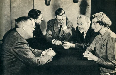 ¡Qué pregunta! El Brains Trust en sesión en el extranjero con Donald McCullough, 1942
