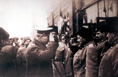 El General ruso blanco Anton Denikin se encuentra con el Mayor General británico Frederick Poole, Rusia, 1918